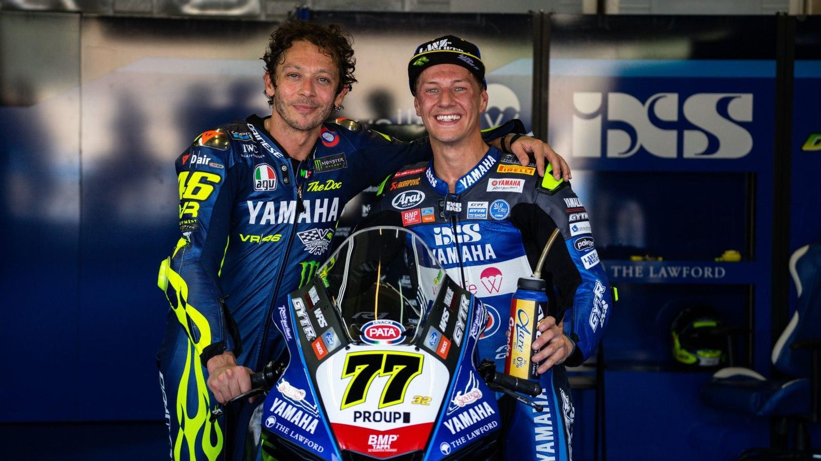 Valentino Rossi, junto a Dominique Aegerter, que corre con Yamaha el Mundial de Superbike. Valentino Rossi, junto a Dominique Aegerter, que corre con Yamaha el Mundial de Superbike.