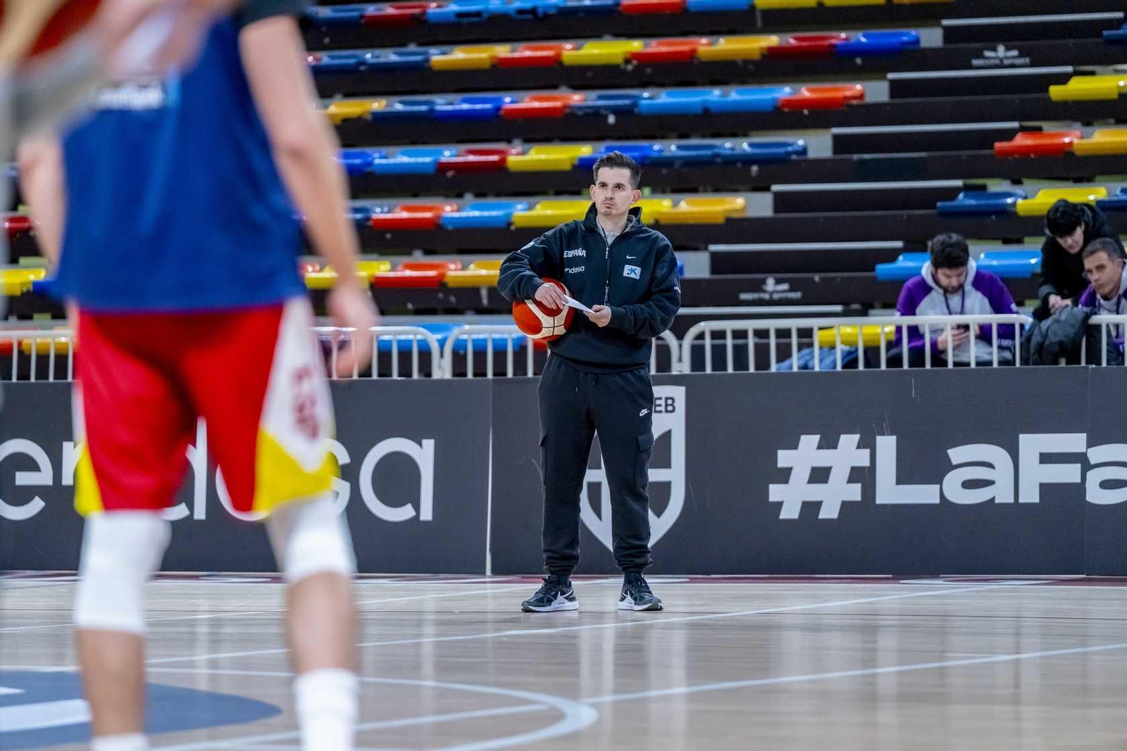 Alberto Díaz, Francis Alonso y Paco Aurioles, en la primera España de Chus Mateo