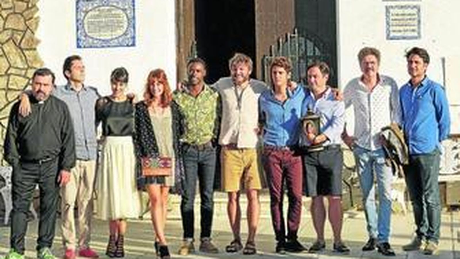 El elenco de 'Señor, dame paciencia' a las puertas de la Capilla del Carmen