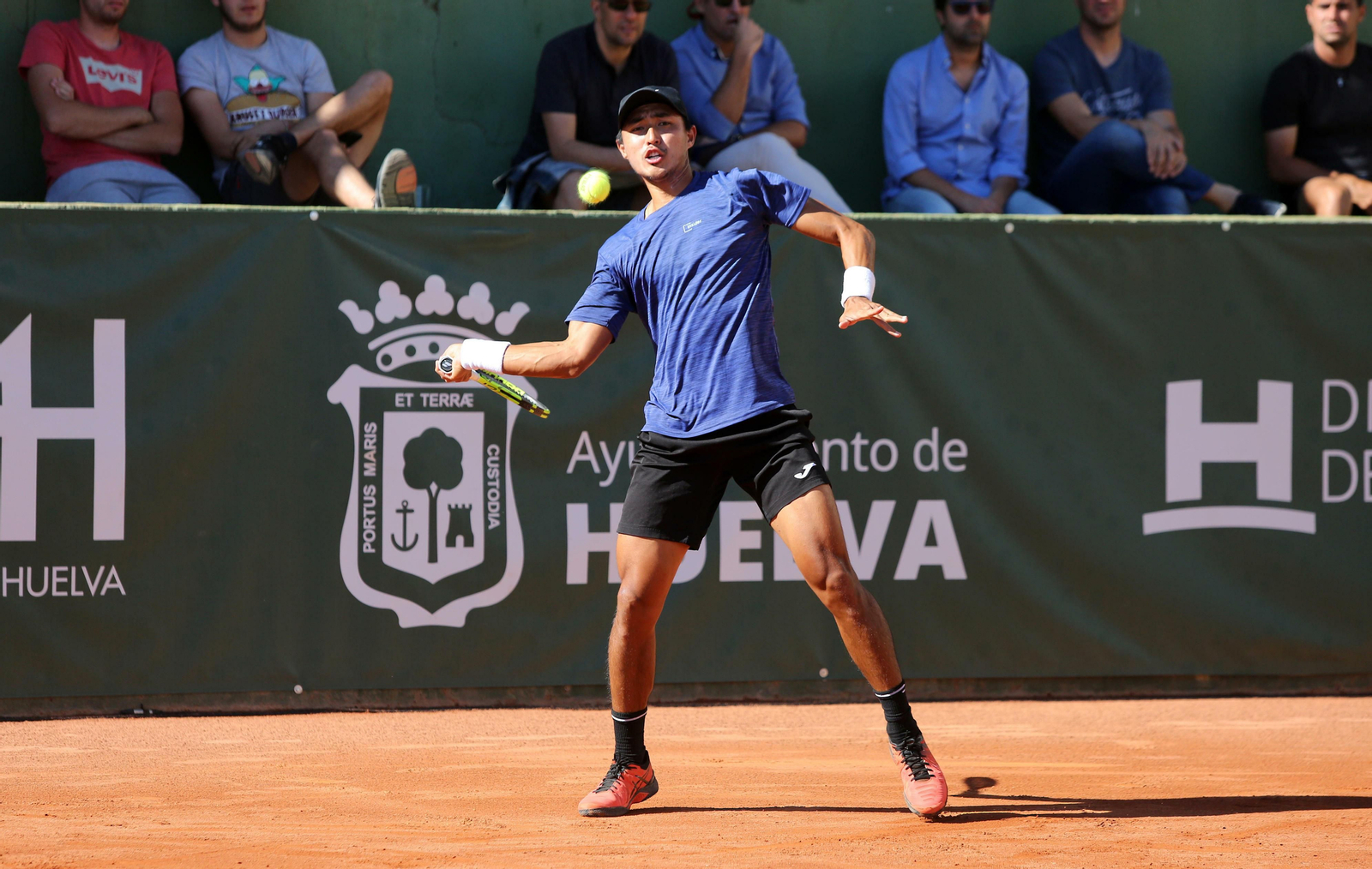 Pedro Sakamoto, durante su partido de hoy de la Copa del Rey de Tenis.