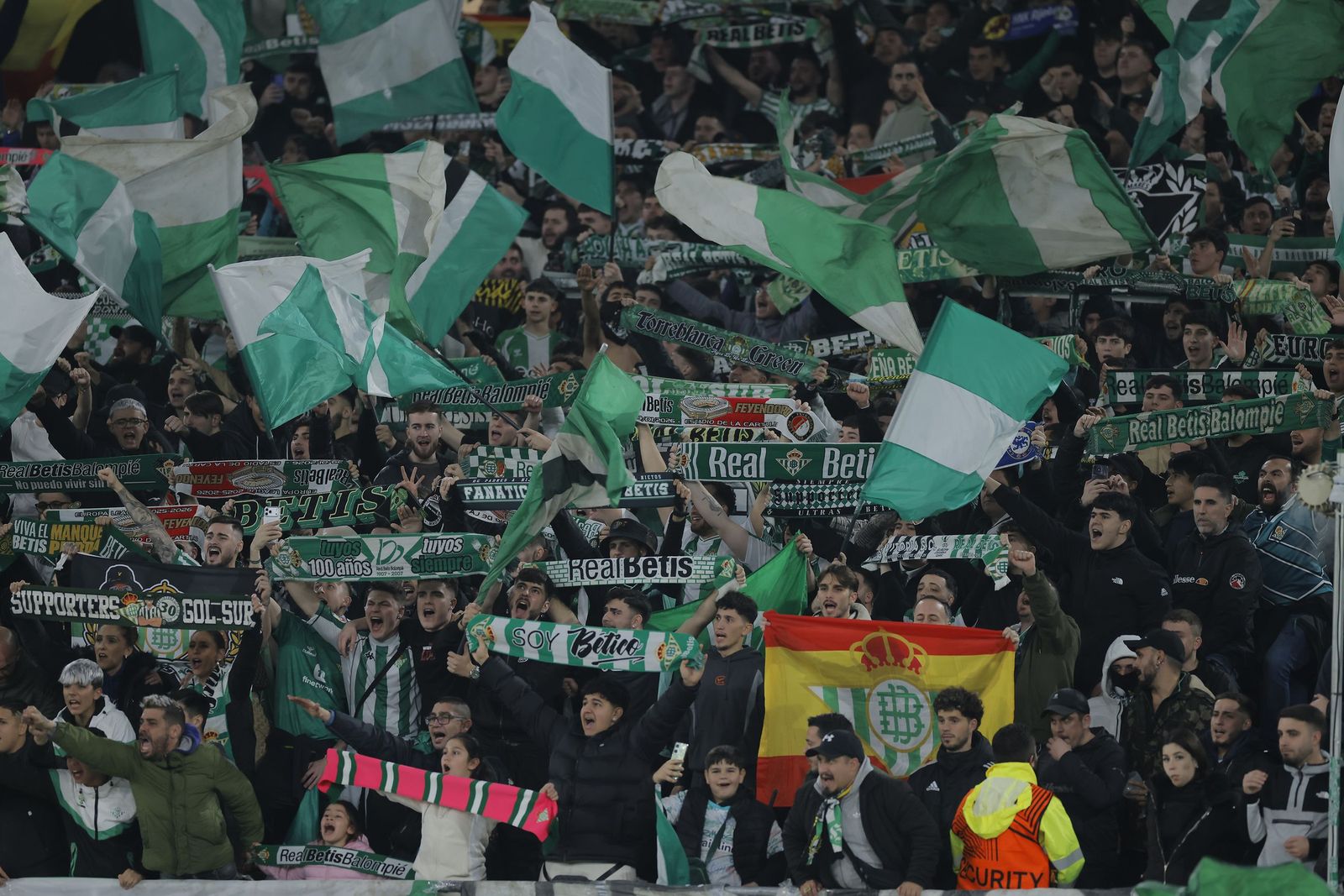 Buscate en las fotos del Betis - Feyenoord