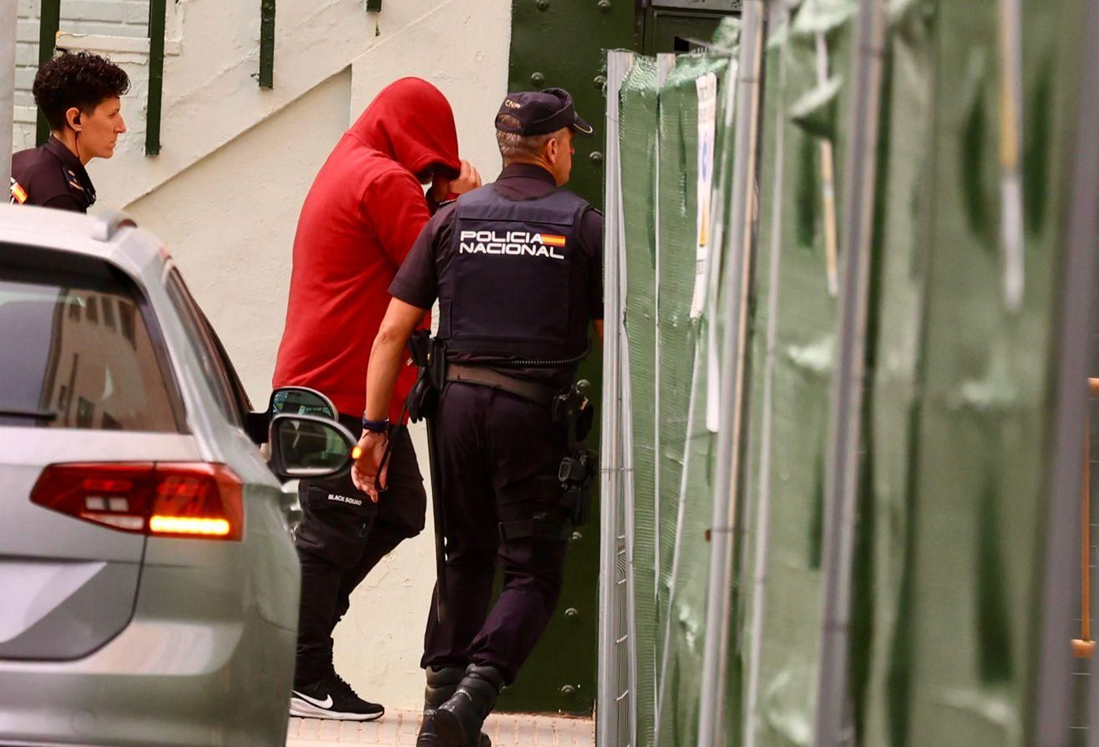 El acusado a su llegada este lunes a la Audiencia Provincial de Huelva.