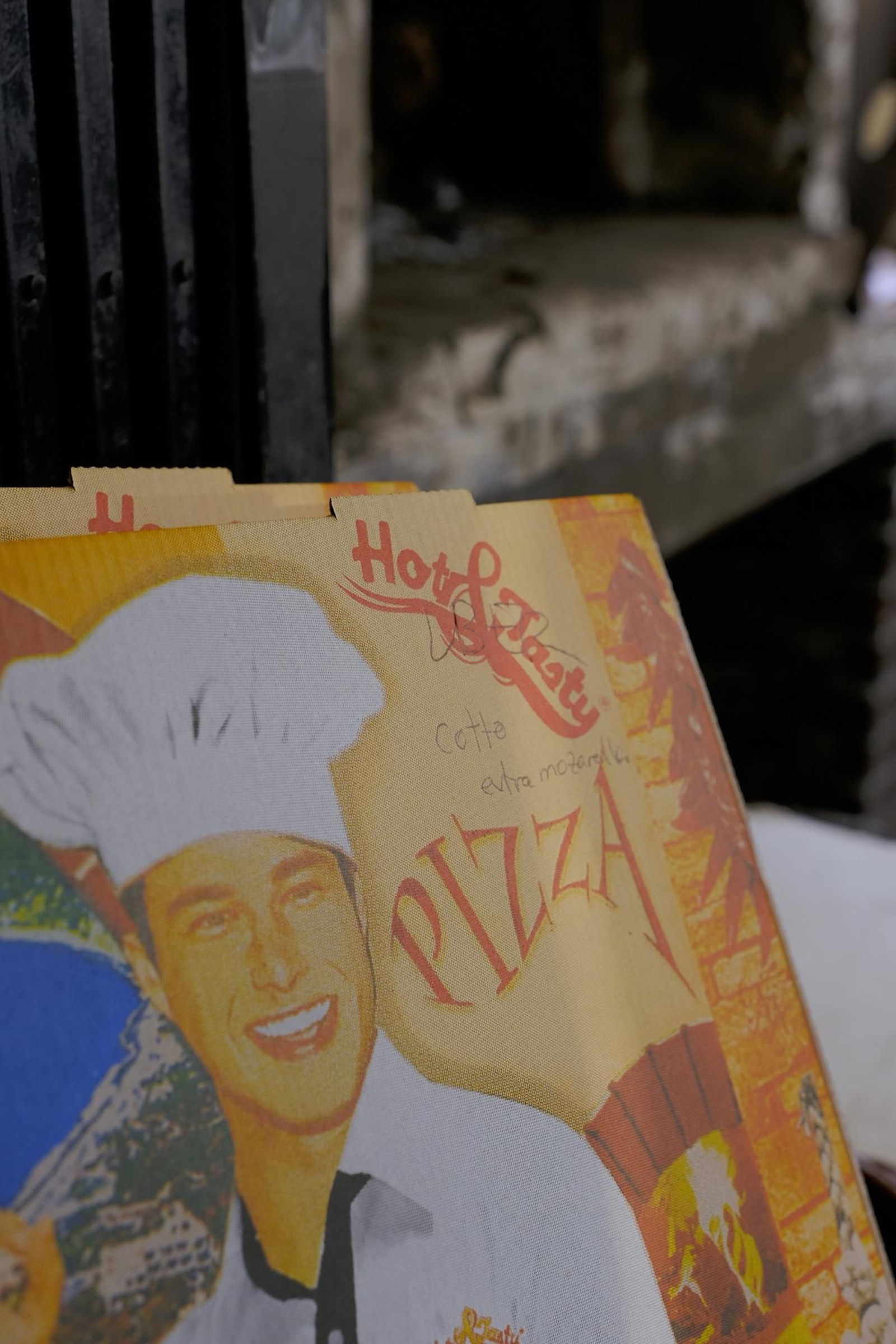 Fotogalería de la Pizzeria La Trattoria, 20 años de vida. Almería