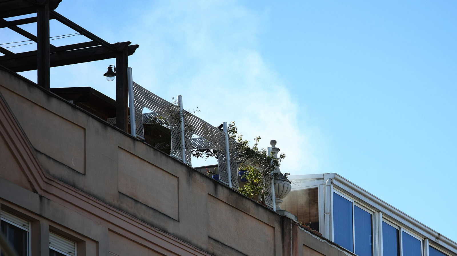 Grave incendio en un ático en Jerez