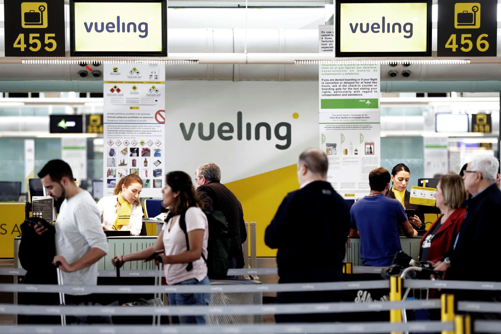Mostradores de Vueling.