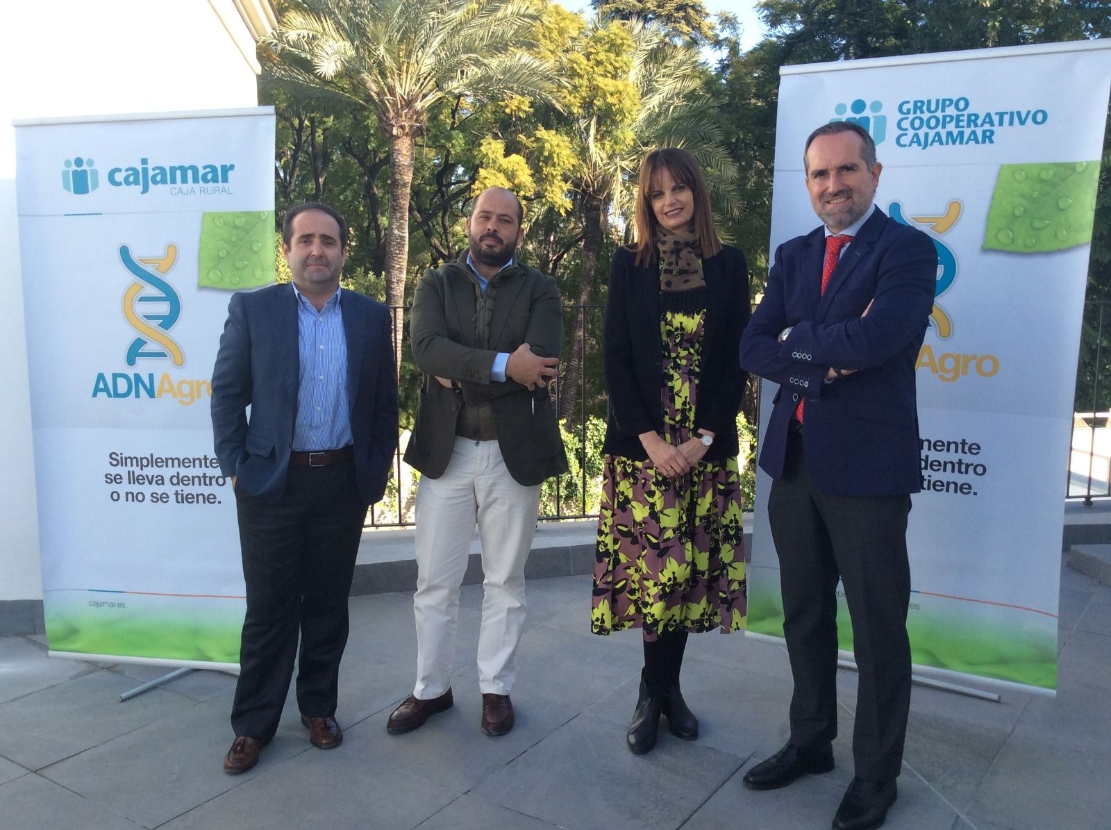 De izquierda a derecha, Francisco Javier Peco y Antonio López, director general y técnico industrial de Agropeco, junto a Marian Rodríguez y Carlos Fernández, directora de oficina y gerente de Banca de Empresas de la Dirección territorial de Cajamar