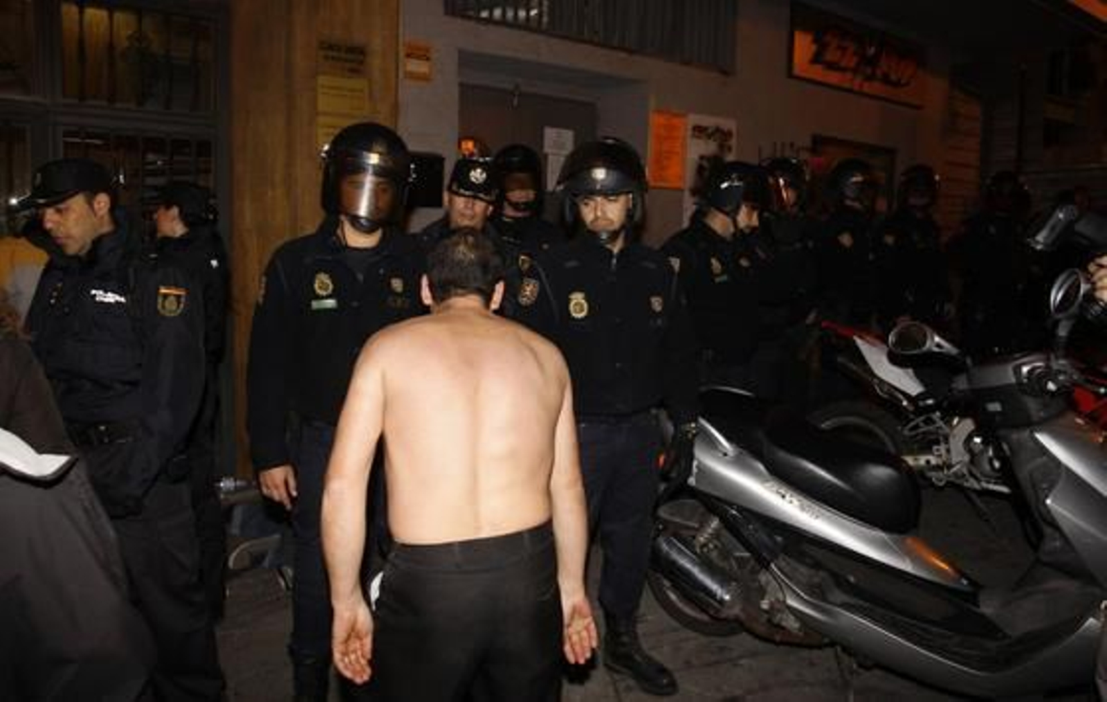 Primeras disputas en la huelga 

Foto: Javier Albiñana