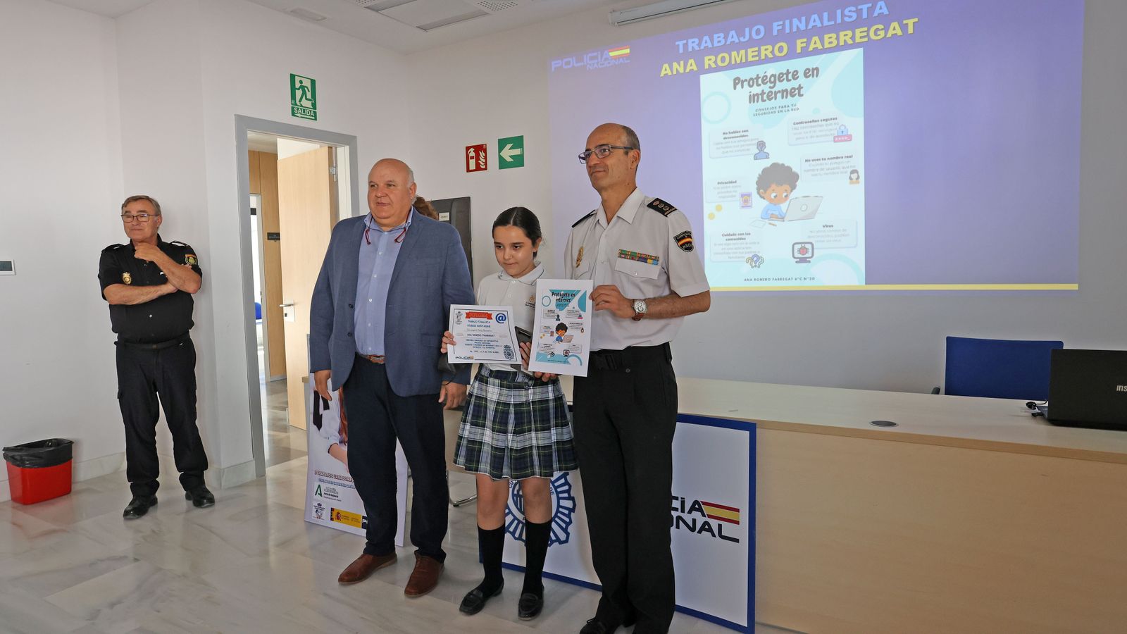 Premios del 2º concurso de infografías sobre los riesgos de internet para alumnos de 5º y 6º de primaria