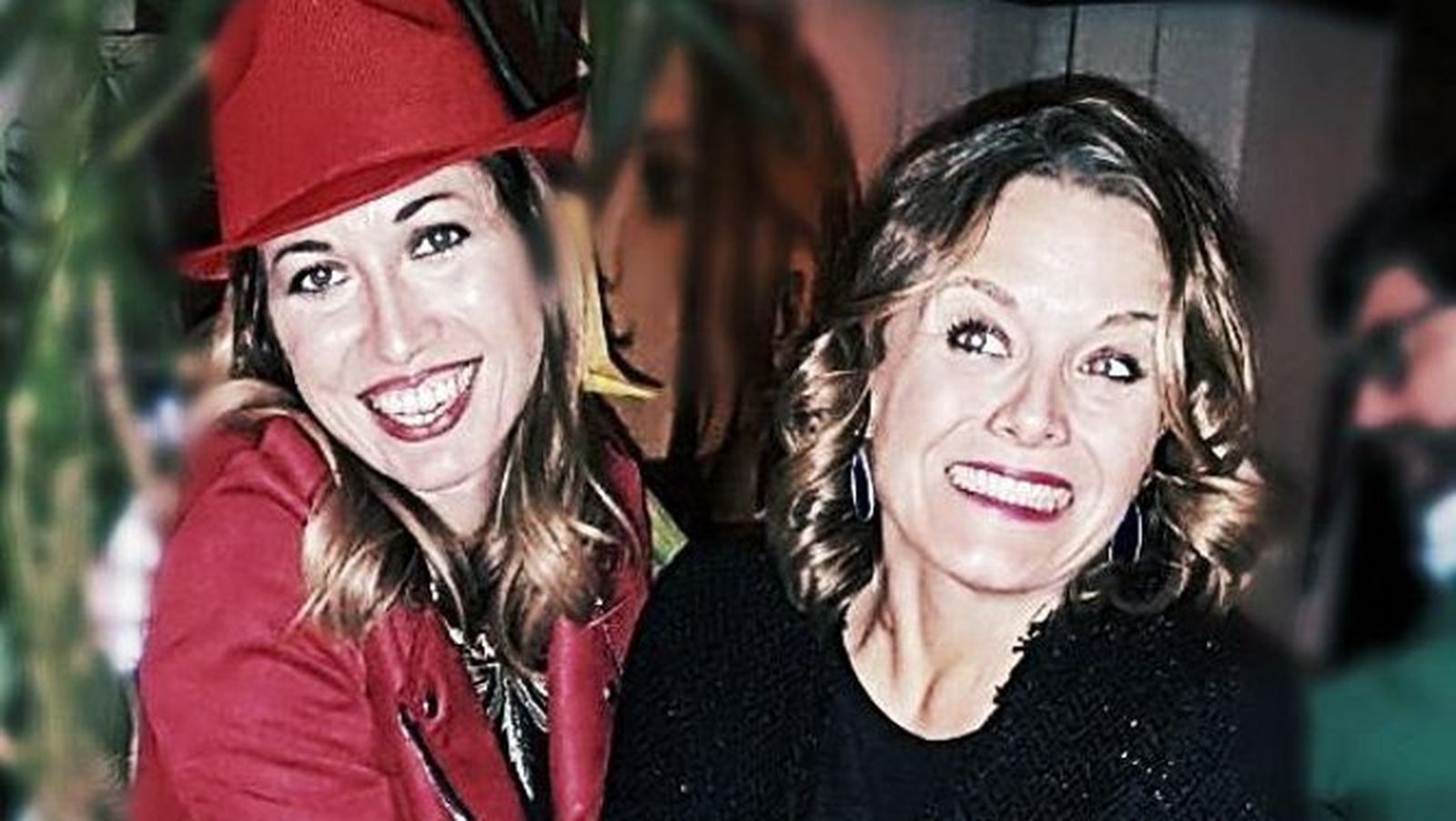 Las anfitrionas Pilar Villareal y Rebeca González, durante el festejo de sus cumpleaños.