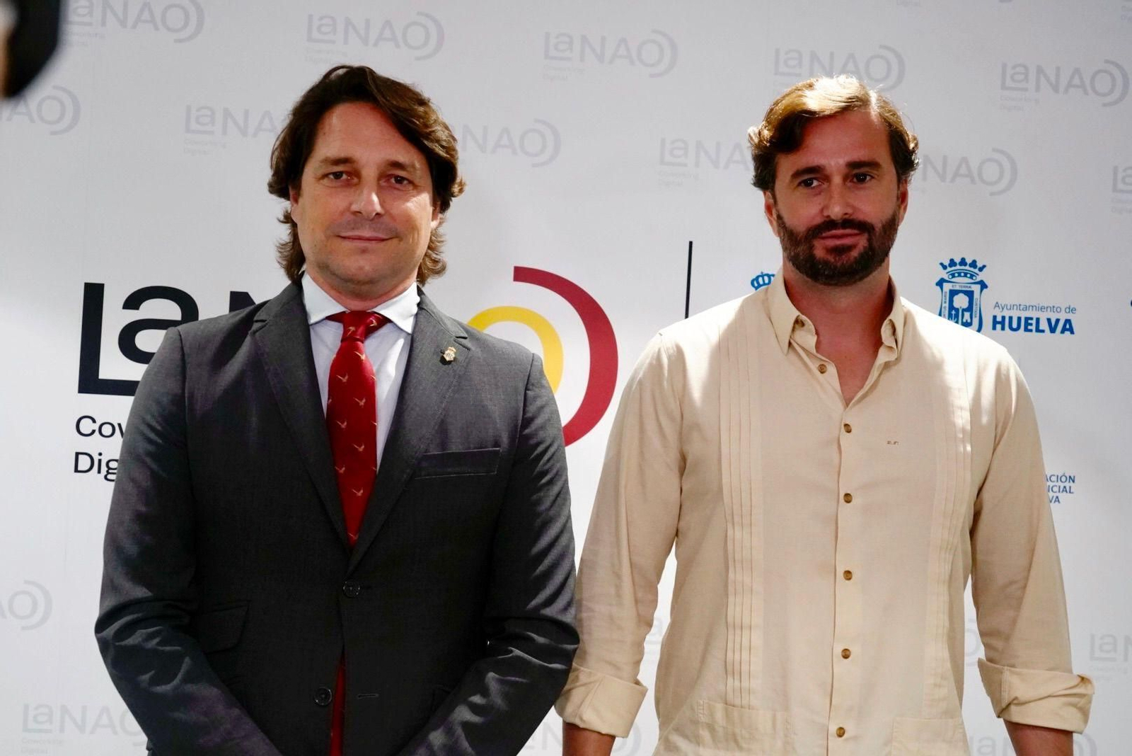 Adrián Fernández y Daniel Toscano durante la presentación del nuevo club.