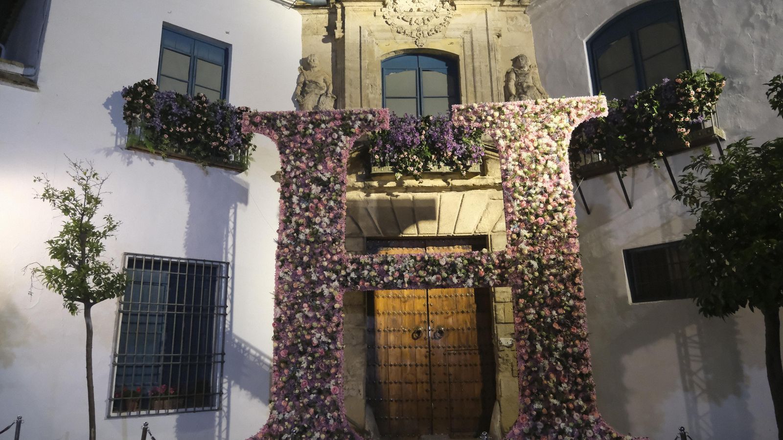 La impresionante 'H' de Hendrick's daba la bienvenida a los invitados