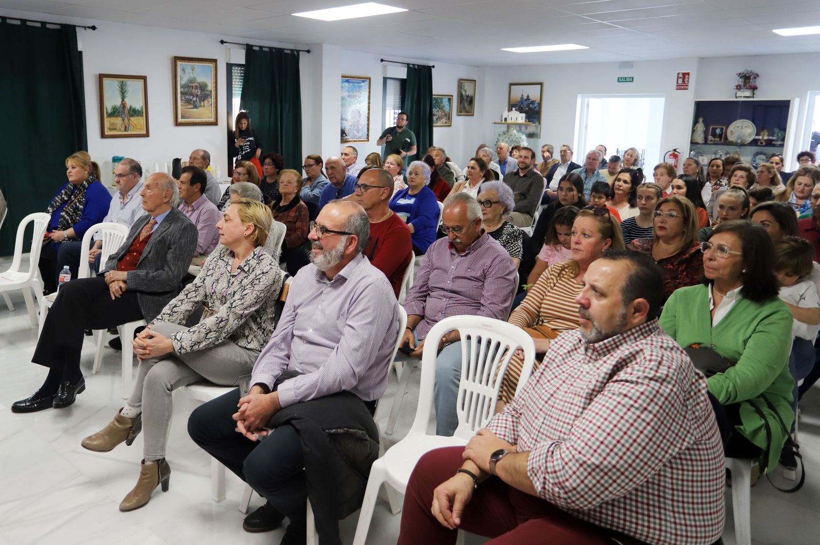 Imágenes de la presentación del libro 'Las recetas de las abuelas de Emigrantes'
