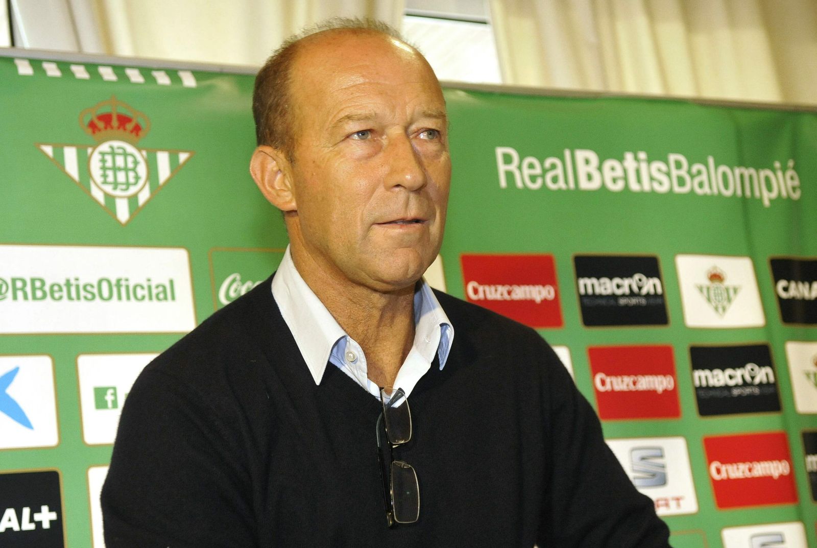 Calderón, en un acto en su etapa como entrenador del Betis.