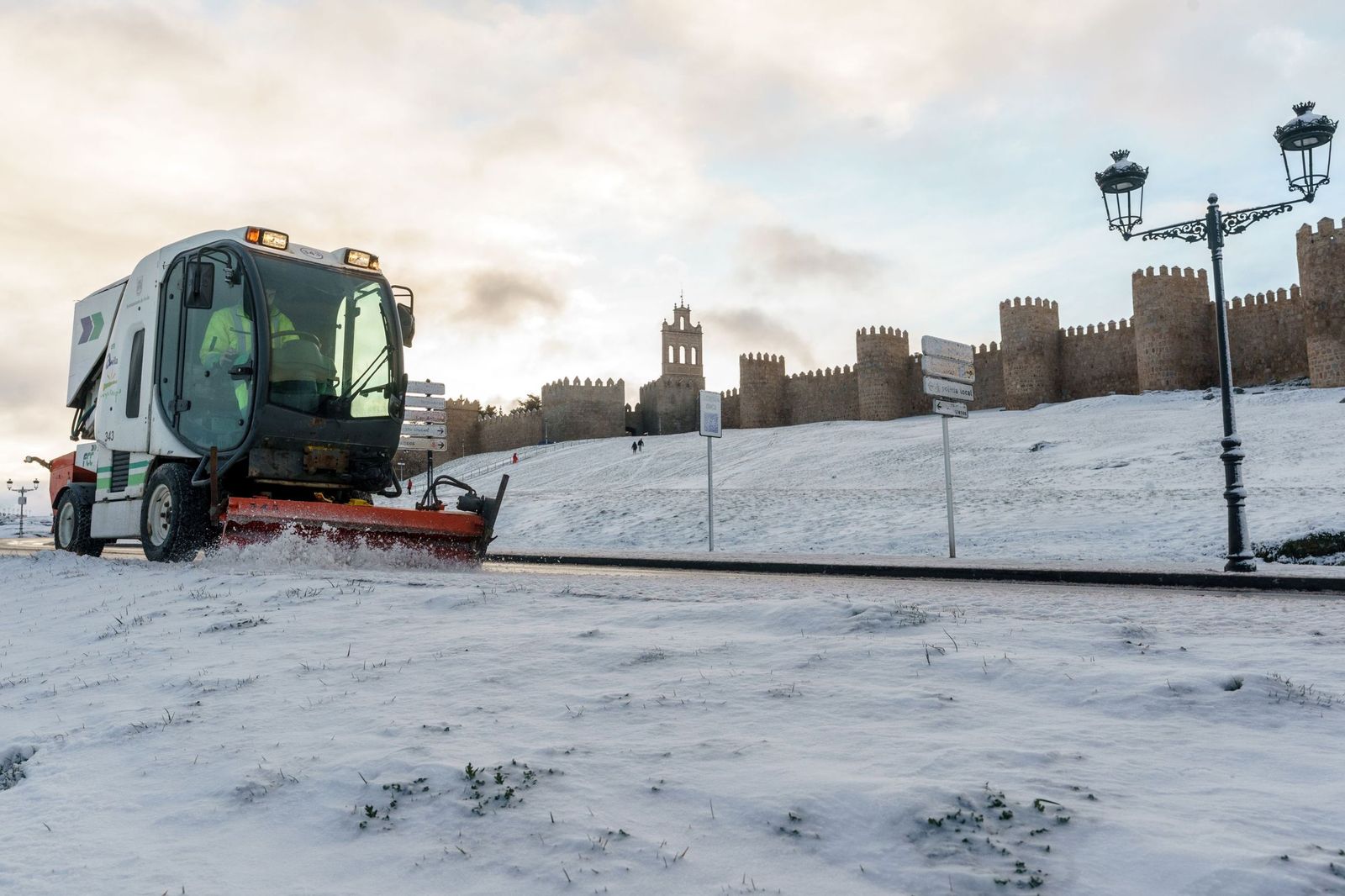 La nieve tiñe de blanco en norte de España