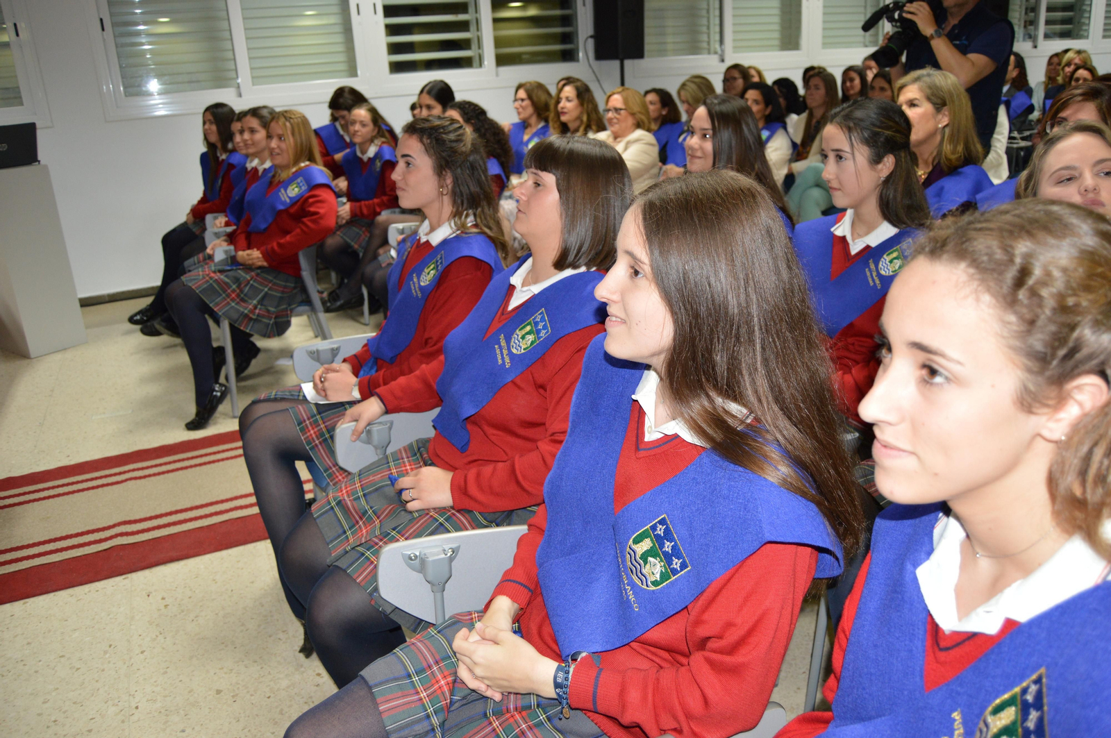 Las alumnas de la promoción XXXVIII del colegio Puertoblanco.