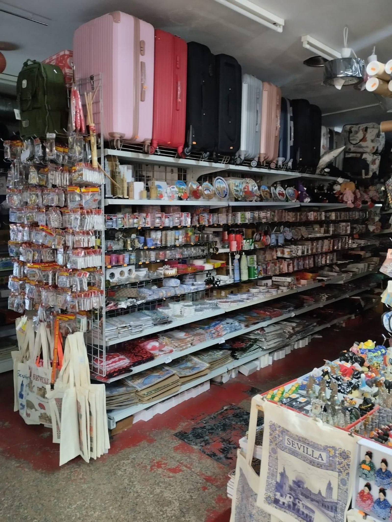 Fotogalería de los comercios afectados desde este lunes por el corte de luz en Regina y Jerónimo Hernández