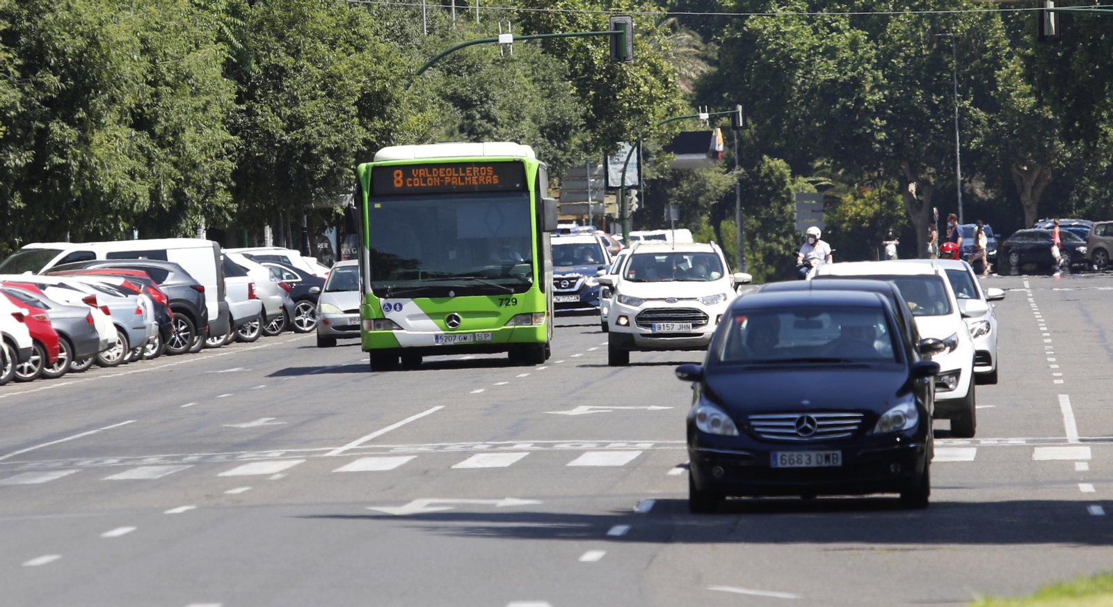 Tráfico por la avenida de la República Argentina.