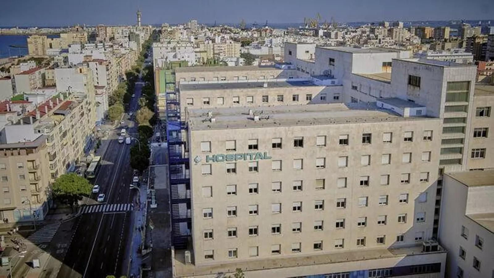 Imagen aérea del hospita Puerta del Mar de Cádiz.