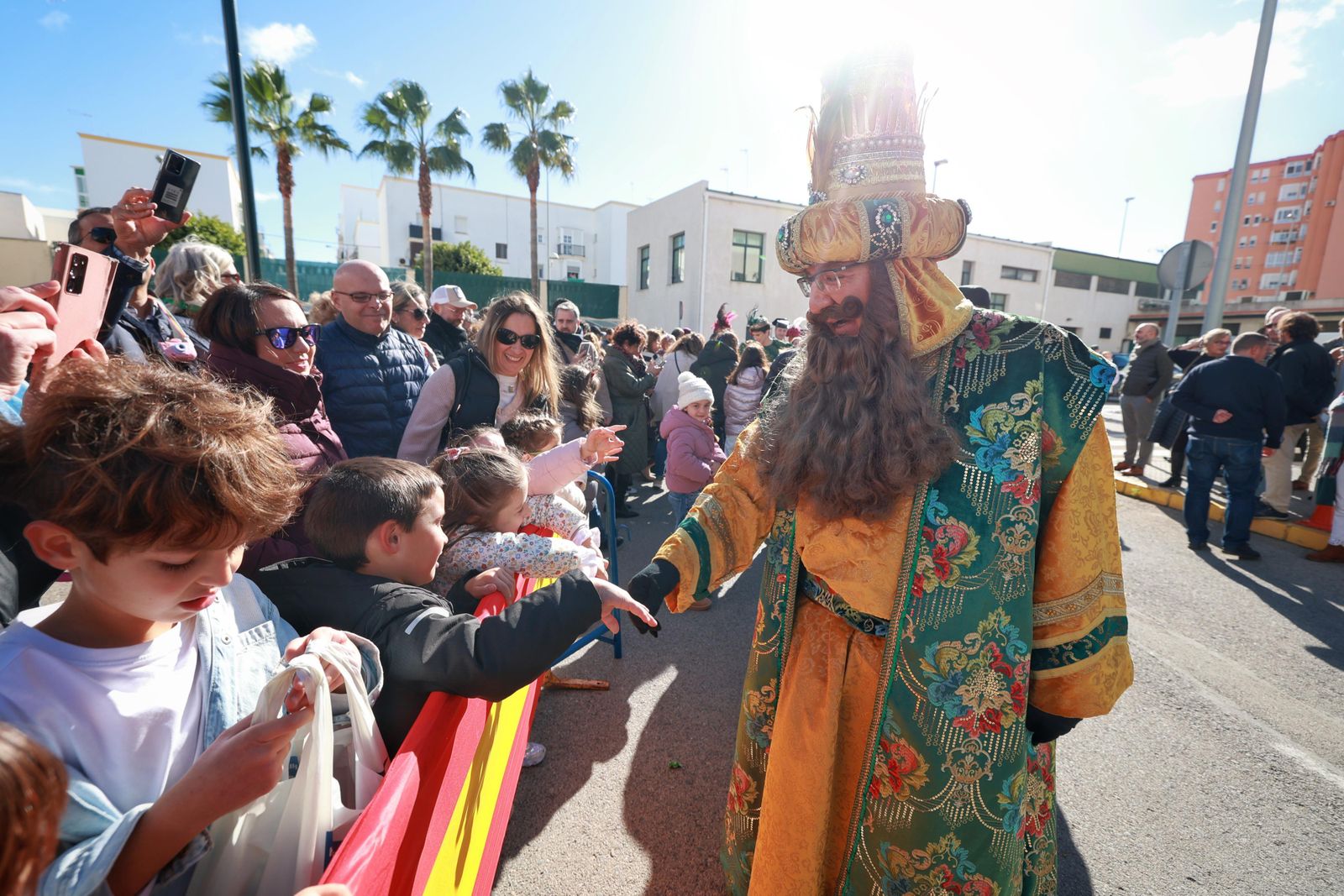 Las imágenes de la visita de los Reyes Magos a Cádiz