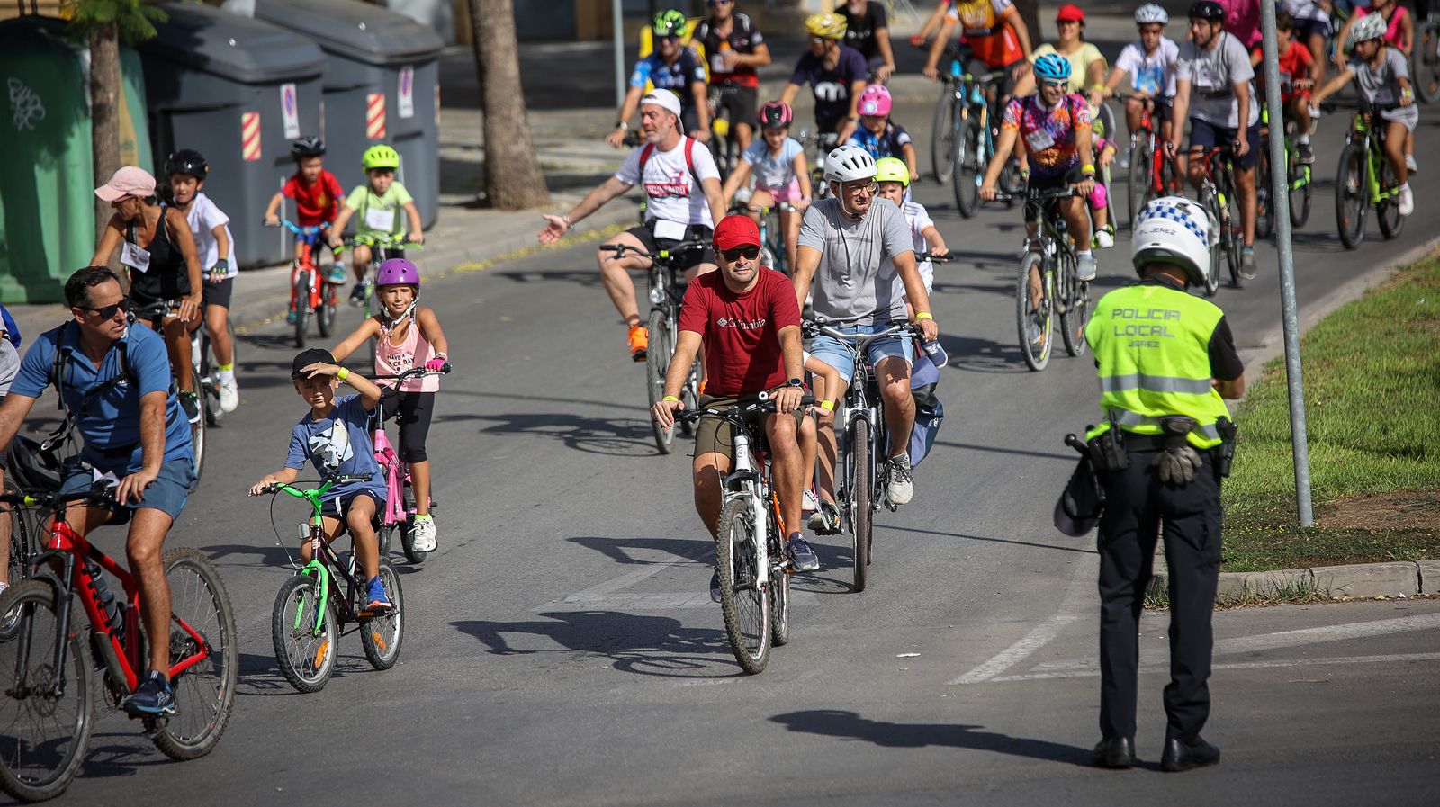 Gran ambiente en la fiesta de la bici y la amistad
