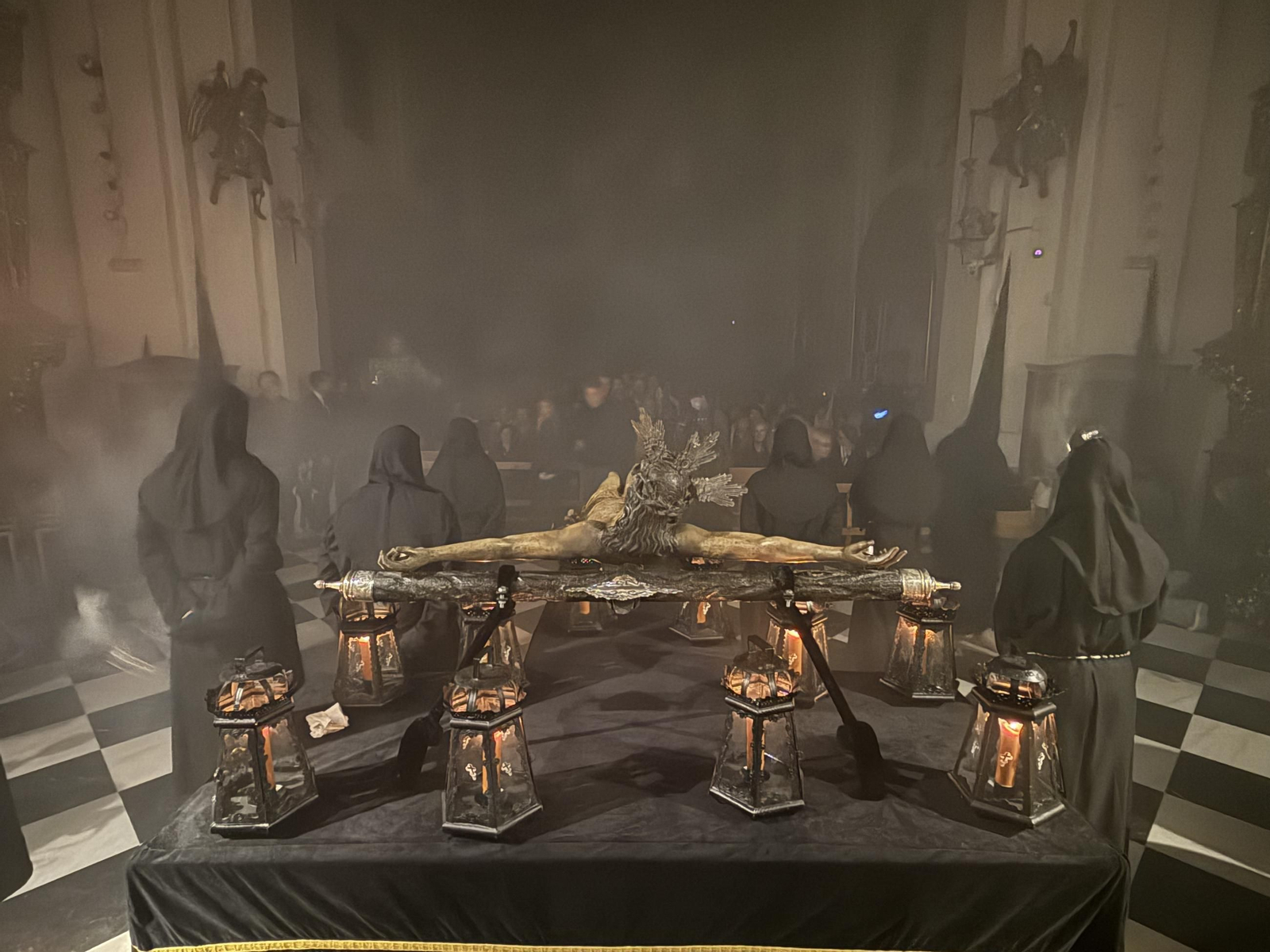 Las imágenes de la hermandad del Vía Crucis el Lunes Santo en Córdoba