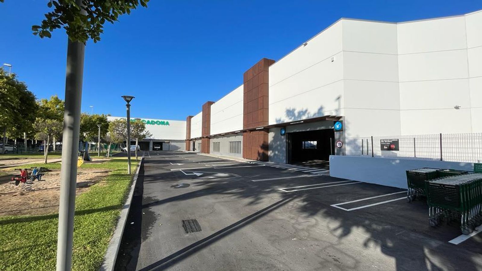 El nuevo parking de Mercadona en Huelva abre sus puertas