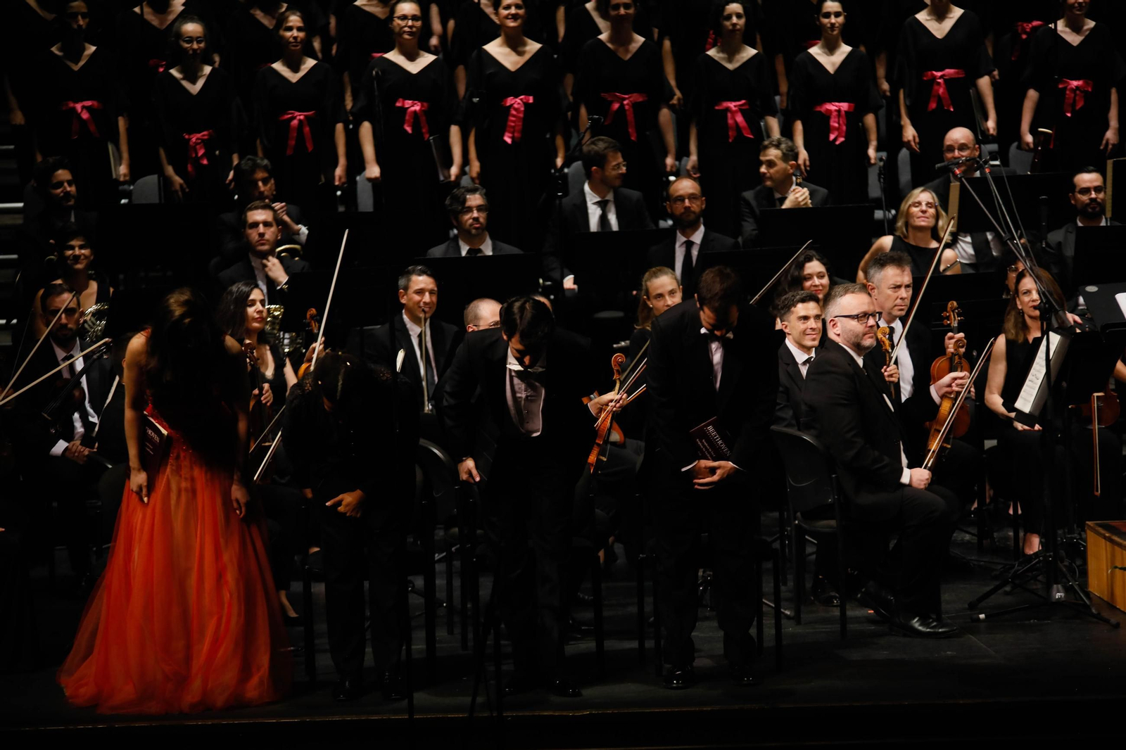 Imágenes de la novena Beethoven interpretado por la OCAL y Orfeón para Cajamar