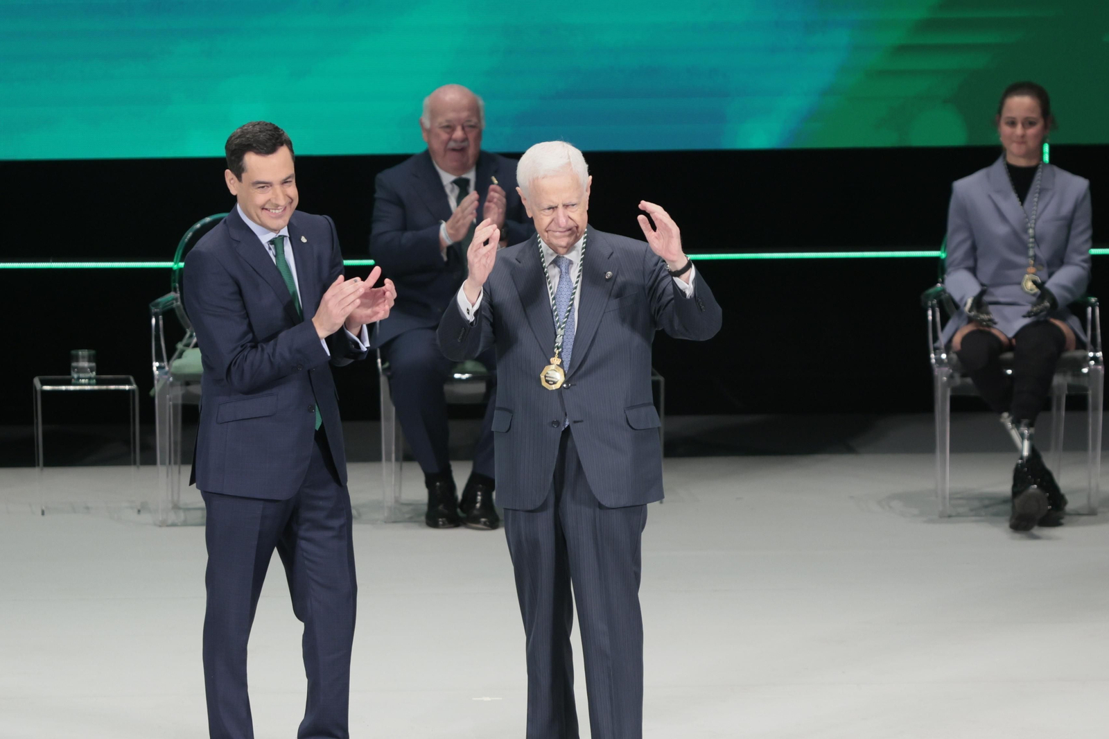 Las imágenes del acto de la entrega de los títulos de Hijo de Predilecto y las Medallas de Andalucía