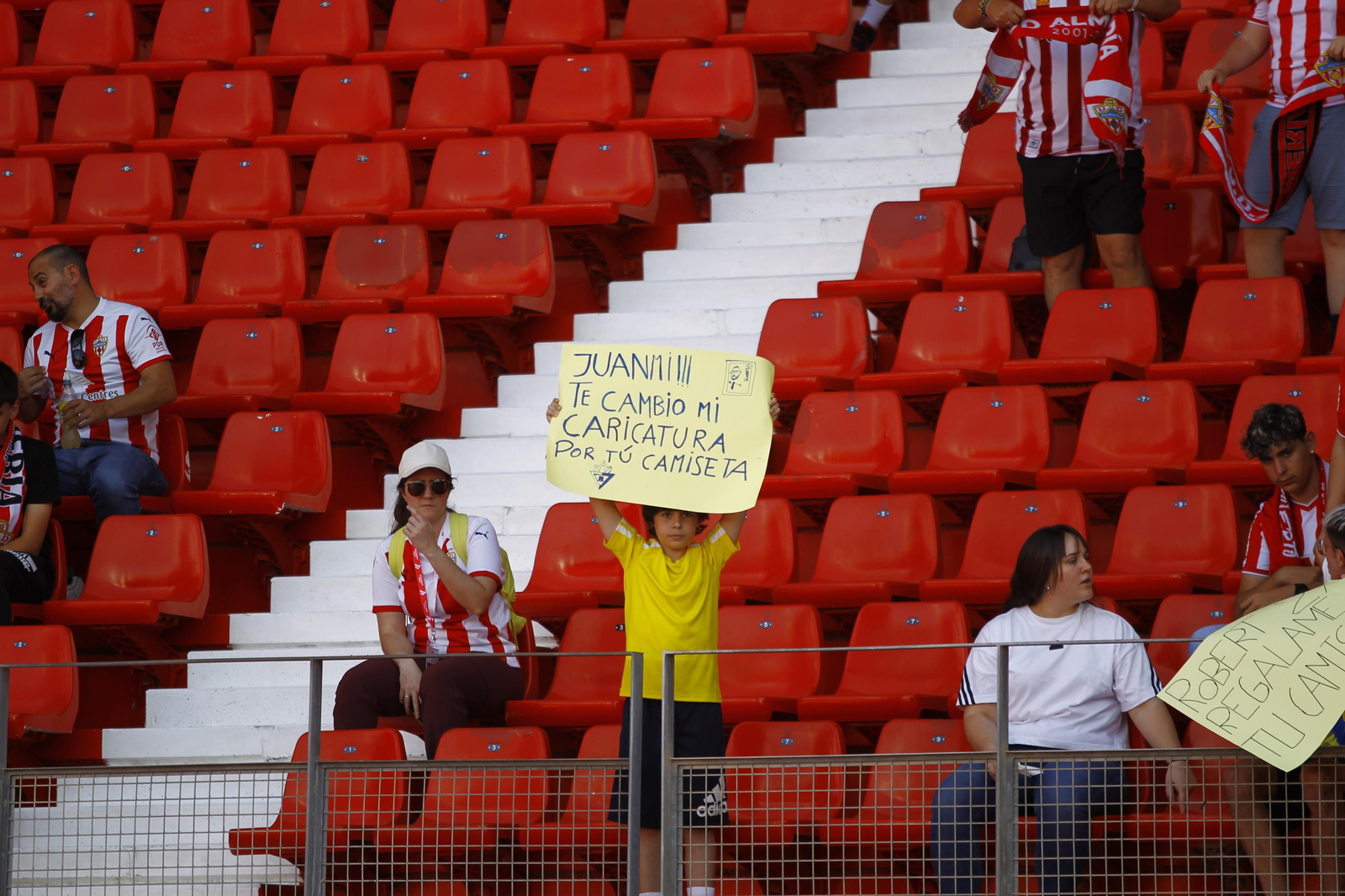 Imágenes de la gran victoria del Almería ante el Cádiz por 6 a 1