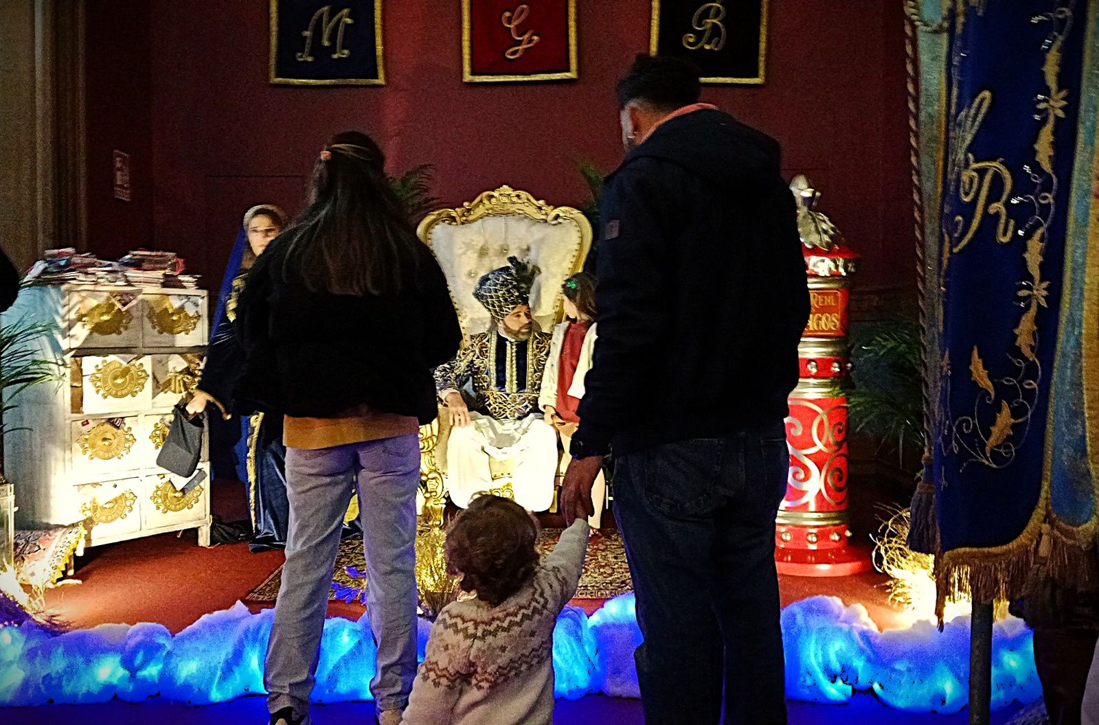 El Heraldo de los Reyes Magos recibe a los niños en el Ayuntamiento de San Fernando