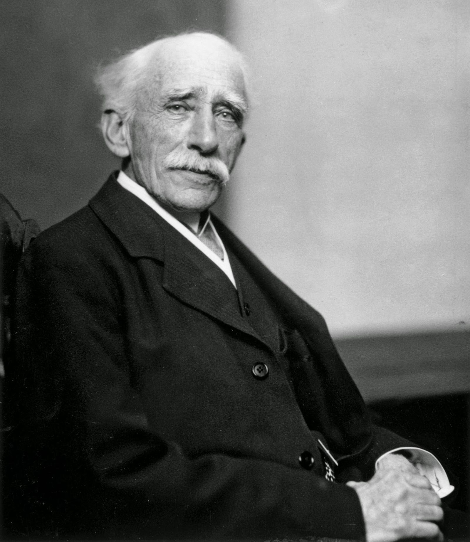 John Ambrose Fleming es el padre del diodo y precursor de la electrónica.