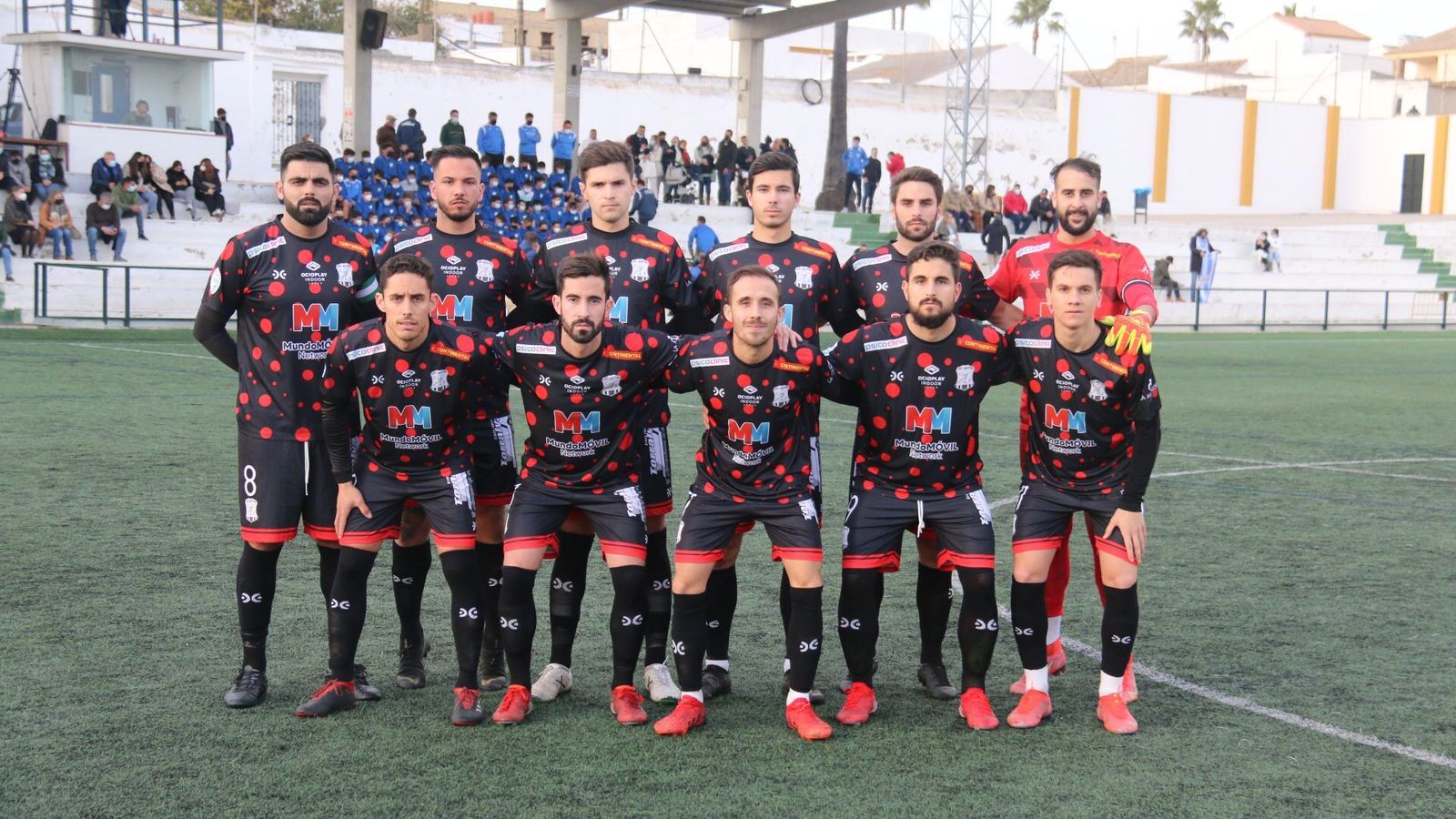 Formación inicial que ha presentado el Jerez Industrial en Lebrija.