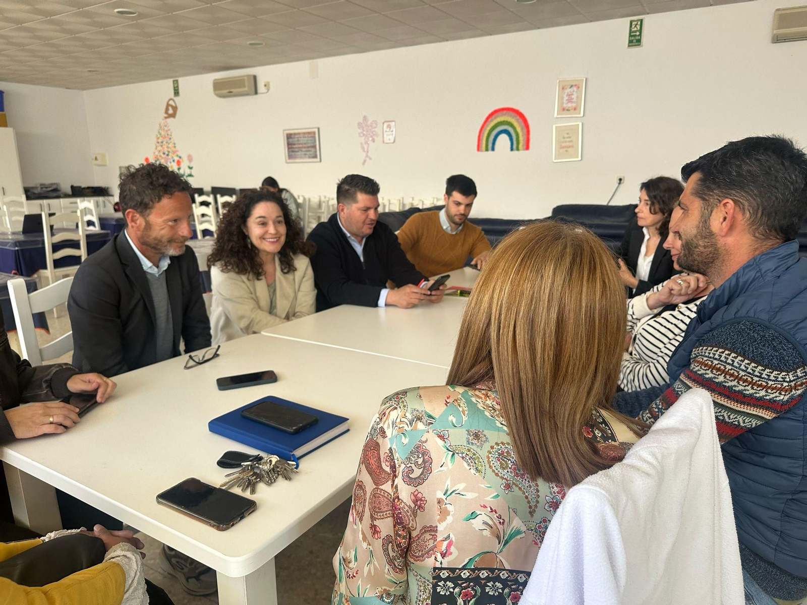 David F. Calderón, Inma Nieto y Marcos Toti en la visita a APAMYS, en Vaverde del Camino.