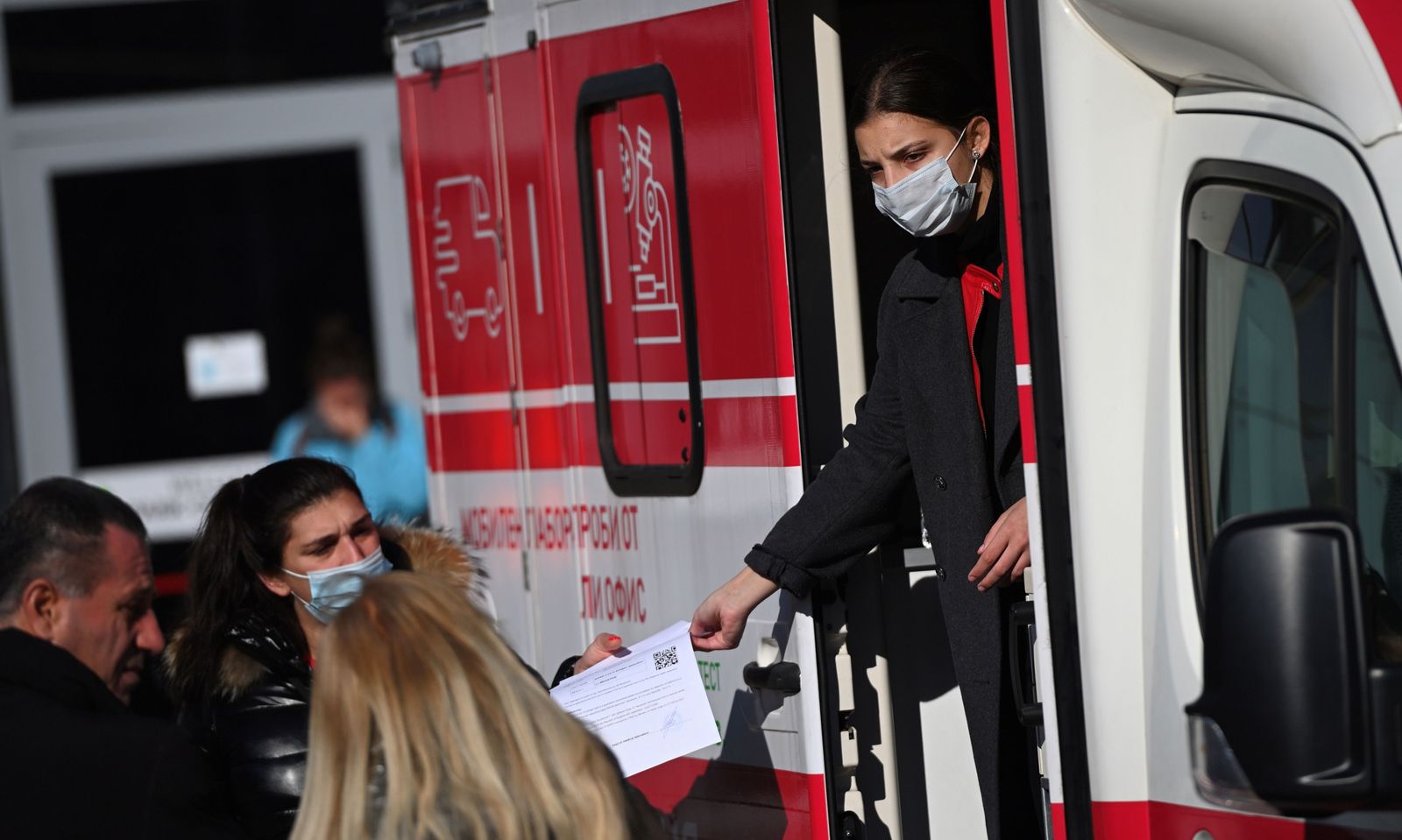 Laboratorio móvil de test de coronavirus en Bulgaria.