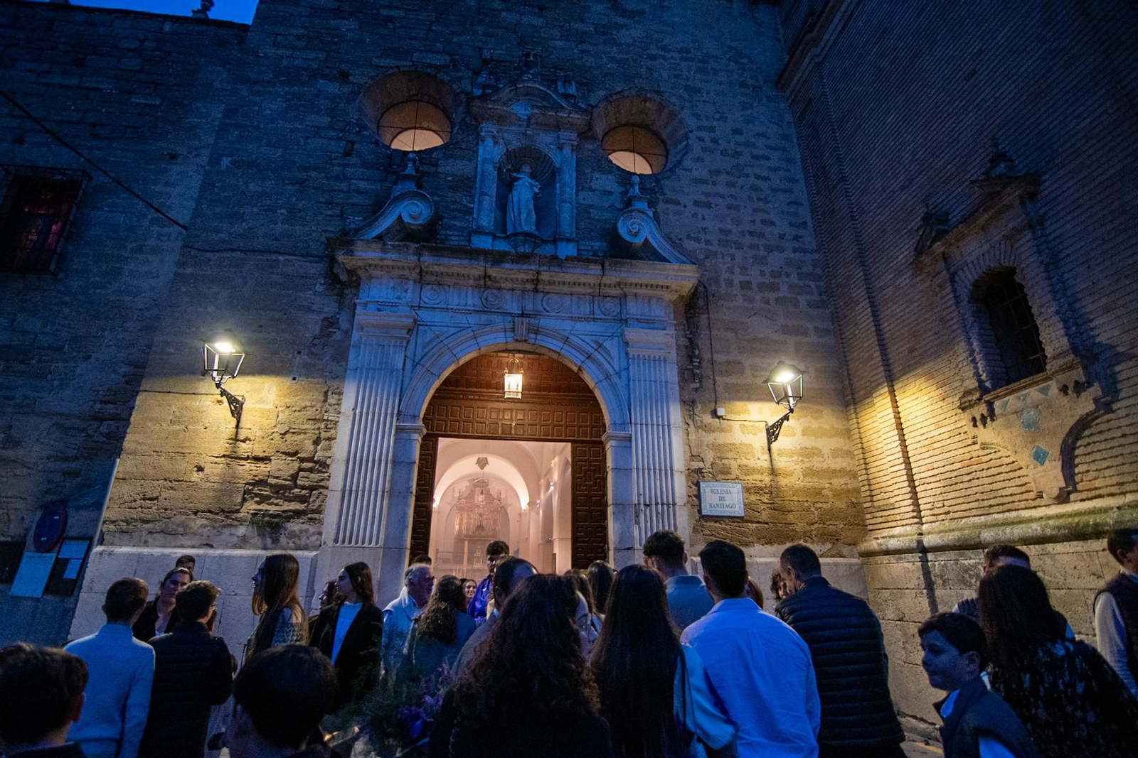 Domingo de Ramos en Montilla: La Juventud se queda en casa por la lluvia, en imágenes