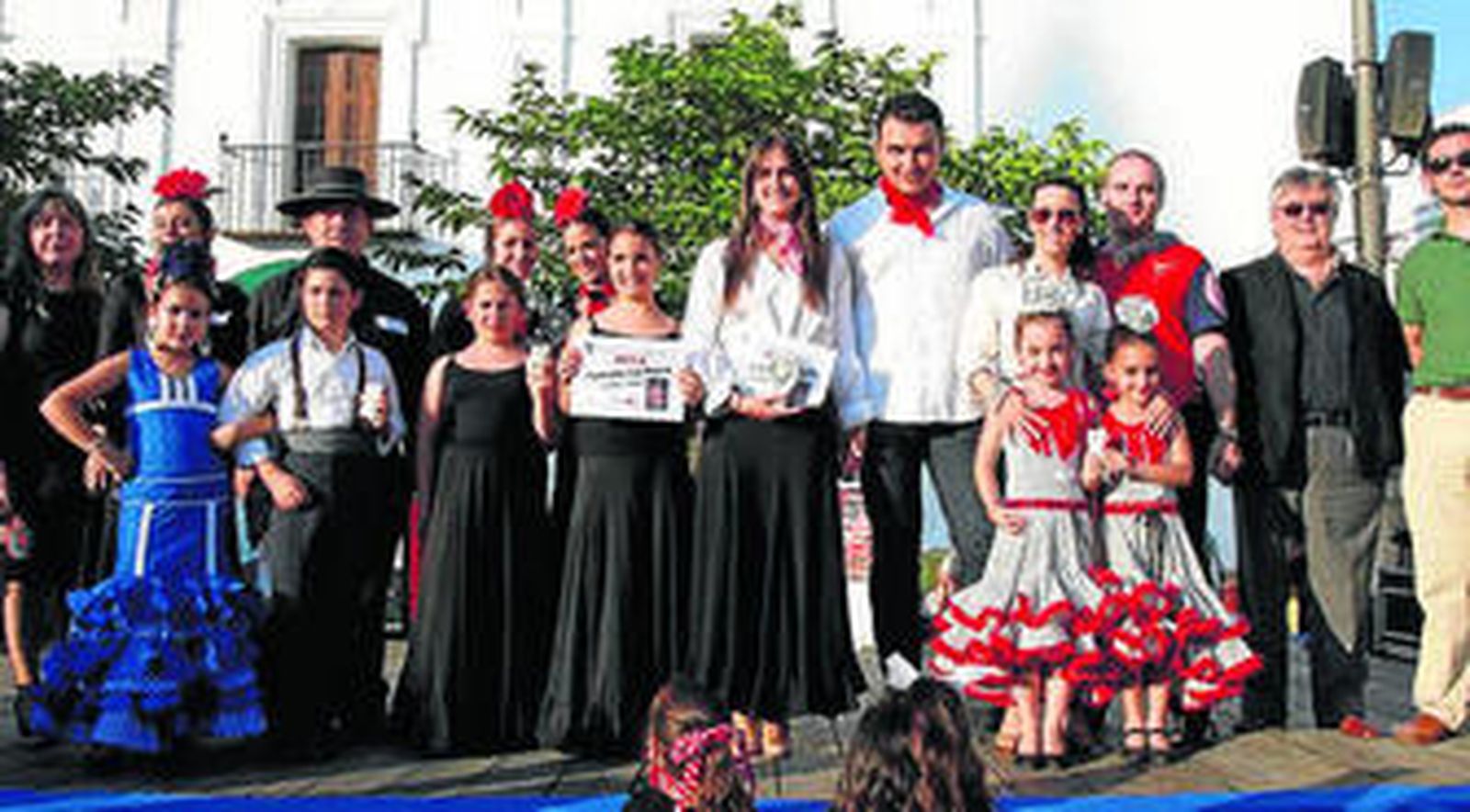 Cartaya se echa a la calle a bailar por sevillanas