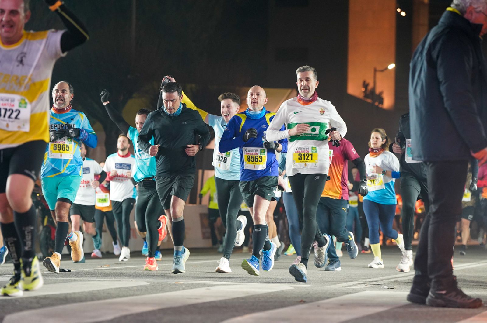 En imágenes: búscate en tu llegada a meta de la Carrera de San Antón 2026 (12)