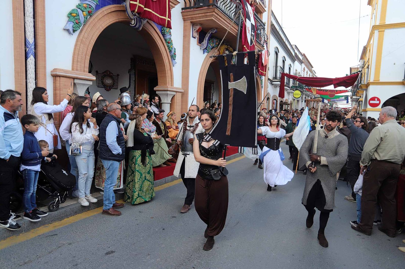 Imágenes del gran ambiente en la Feria Medieval de Palos de la Frontera, Huelva