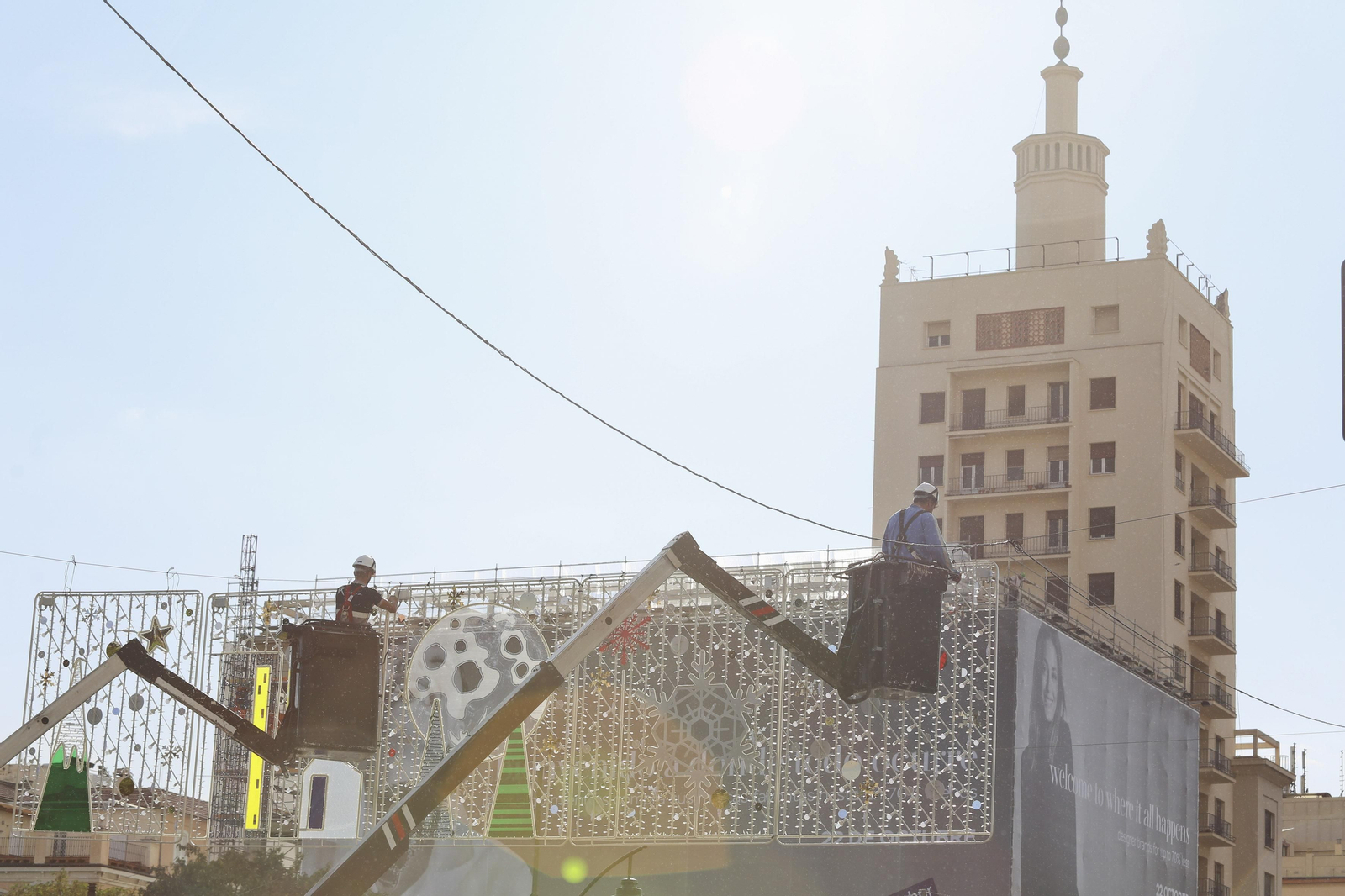 Fotos de la colocación de las luces de Navidad en Málaga