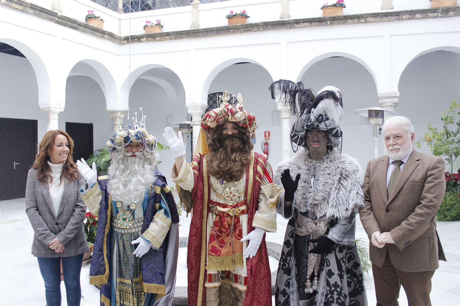 Los tres Reyes Magos junto a Marían Aguilar y Alfonso Morales Los tres Reyes Magos junto a Marían Aguilar y Alfonso Morales