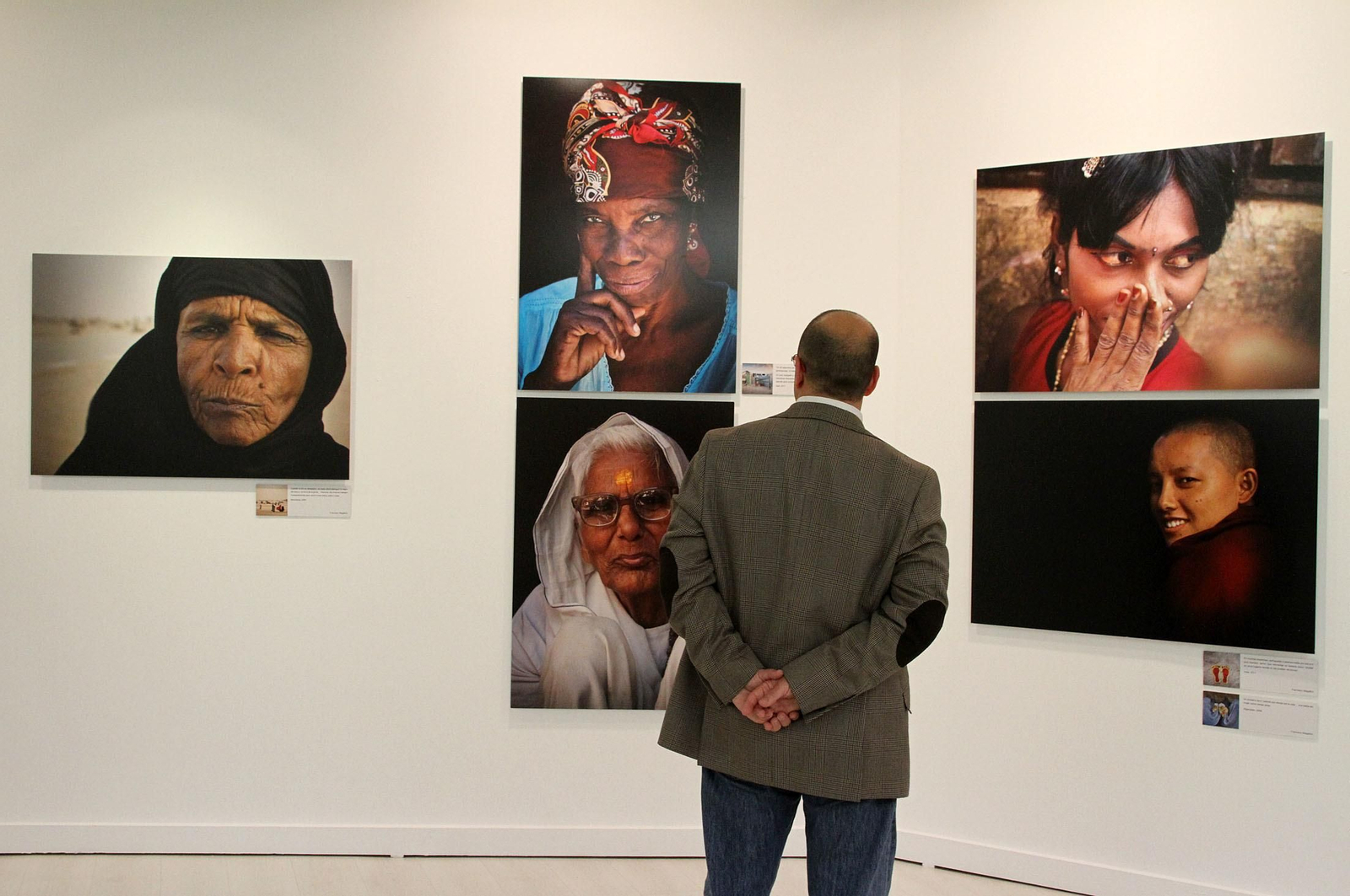 Latitudes. Exposición de Francisco Magallón "Mujer: Todos Somos Una", en imágenes