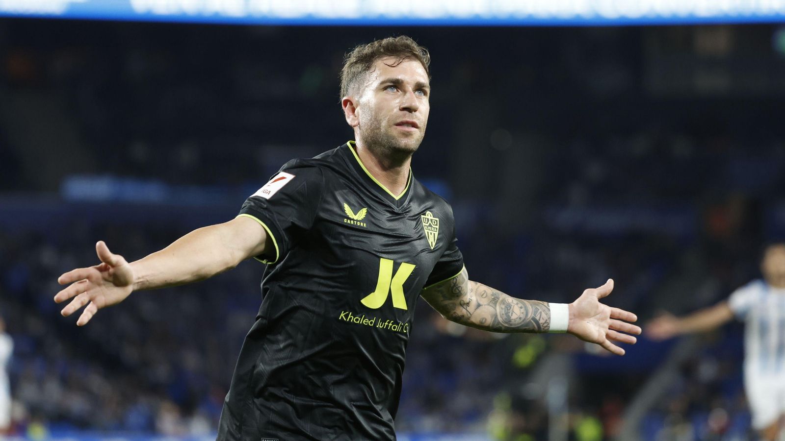 Adri Embarba celebra el primer tanto del encuentro.