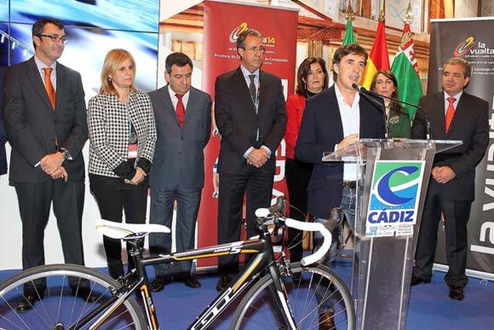 El excicista y comentarista de TVE Pedro Delgado intervino en la presentación de las etapas gaditanas de la Vuelta en Fitur.