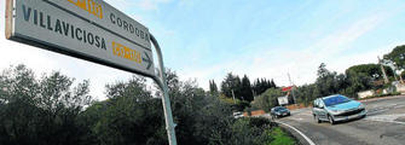 Tras una jornada de colapso, los vehículos circulan con normalidad por la carretera de Villaviciosa en dirección a la capital.