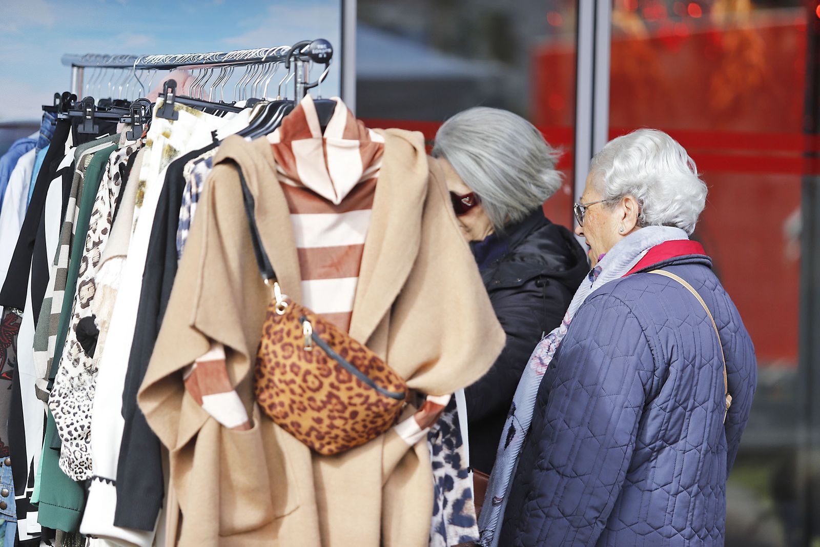 Imágenes del ambiente en el zoco del Mercado del Carmen