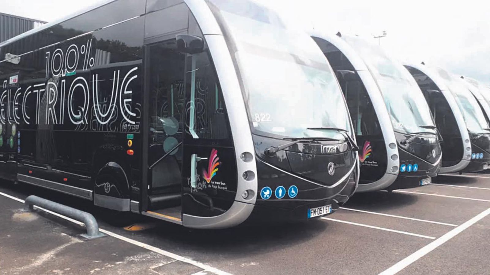 Los trambús, vehículos eléctricos con apariencia de tranvía que funcionan en el Sur de Francia.