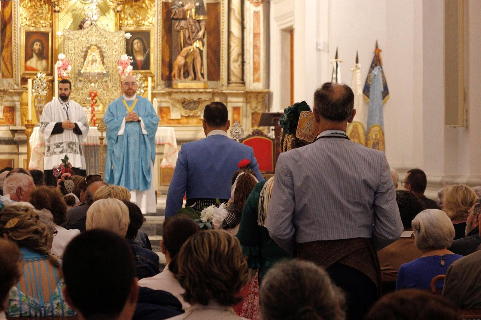 La salida de la hermandad del Rocío de Cádiz, en imágenes