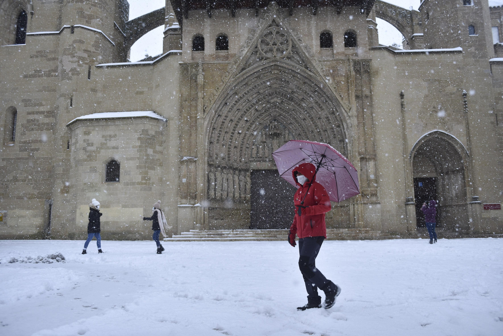 El segundo día del temporal 'Filomena' en imágenes: más nieve y caos