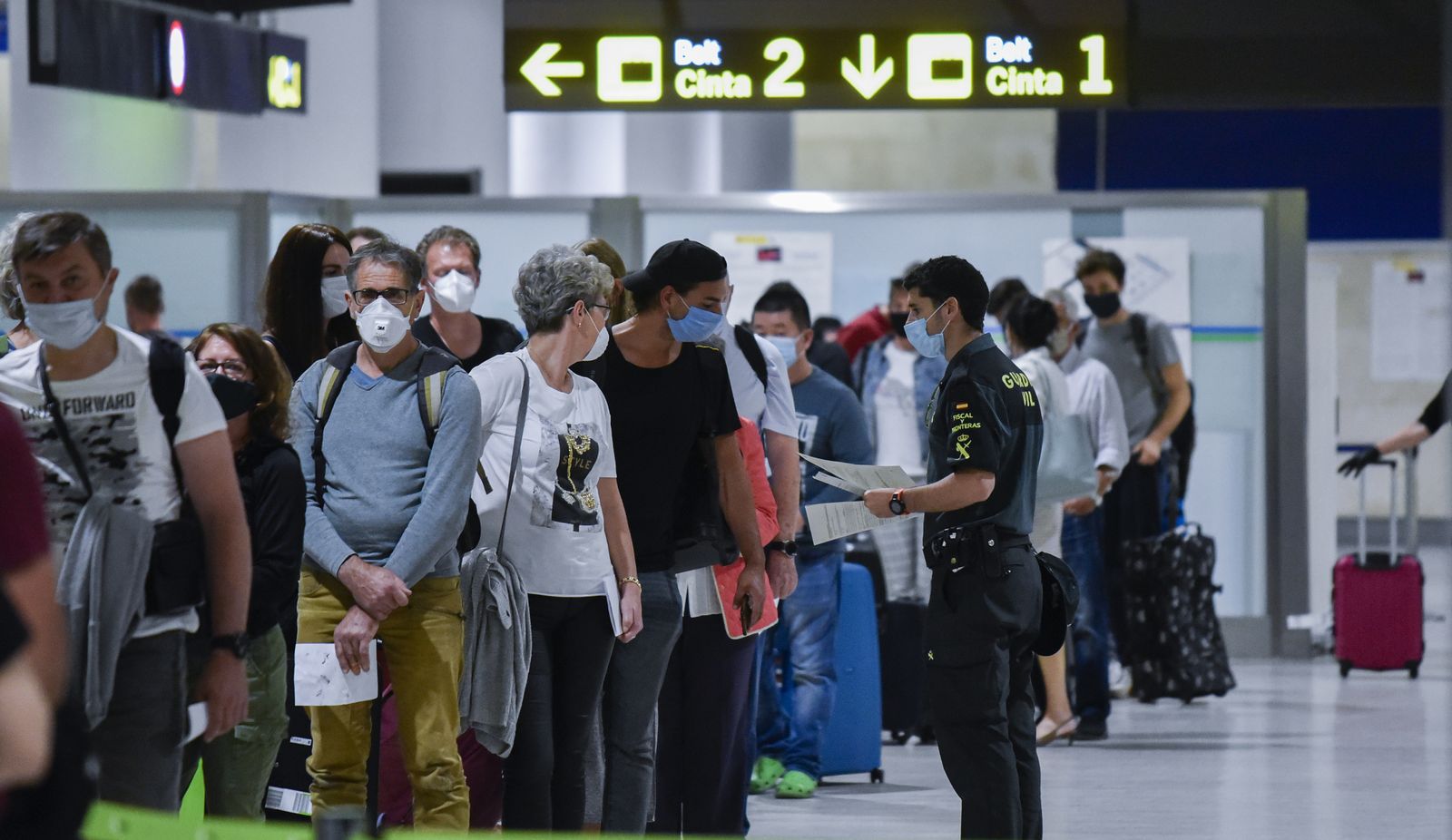 Llega a  Sevilla del primer vuelo con turistas desde el cierre de fronteras
