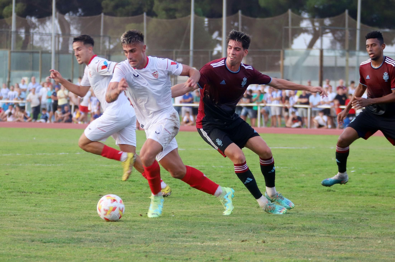 Imágenes del Recreativo de Huelva-Sevilla At en el Memorial Manuel González Rodríguez de Punta Umbría